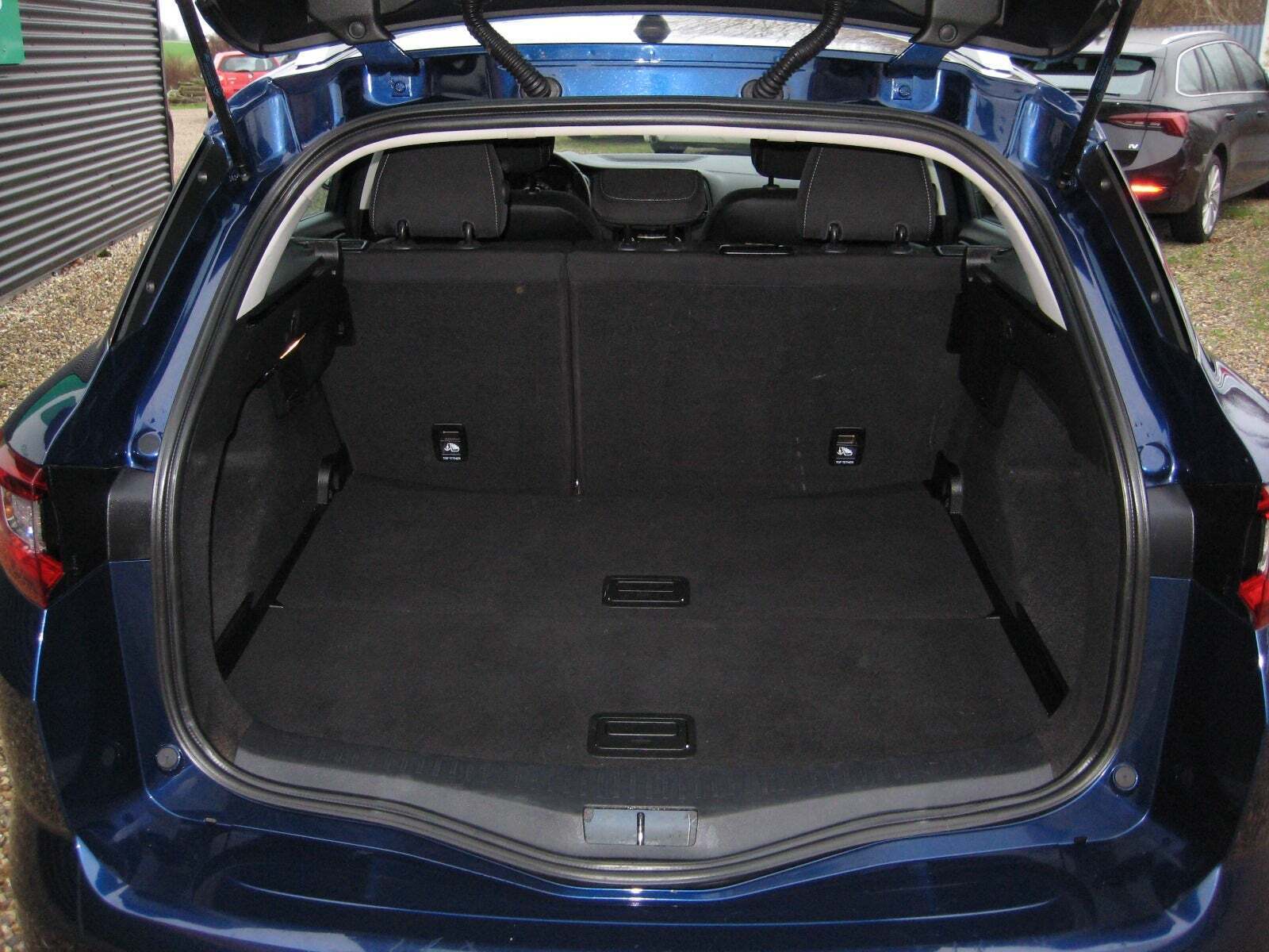 Blå Renault Megane IV fra 2019