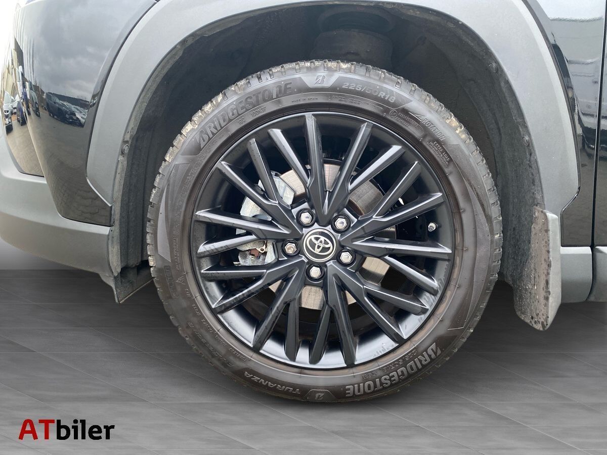 Sort Toyota Corolla Cross fra 2024