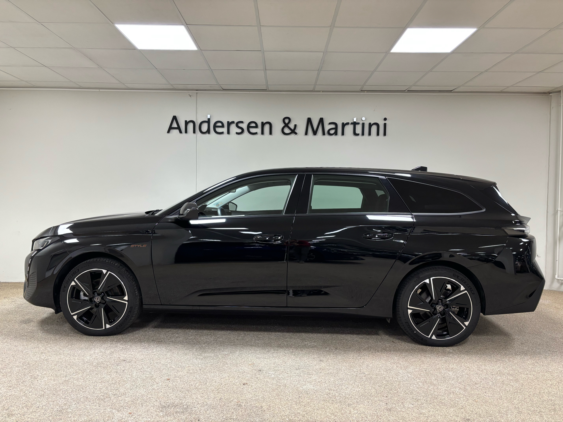 Peugeot E-308 EL Style 156HK Stc Aut.