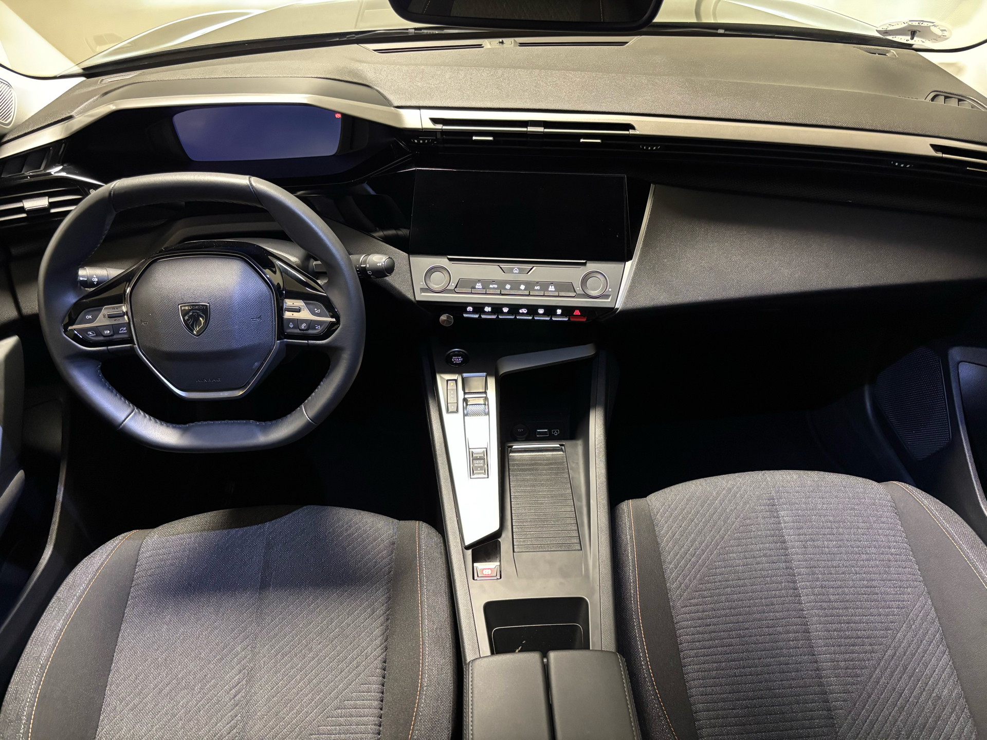 Sort Peugeot E-308 fra 2025