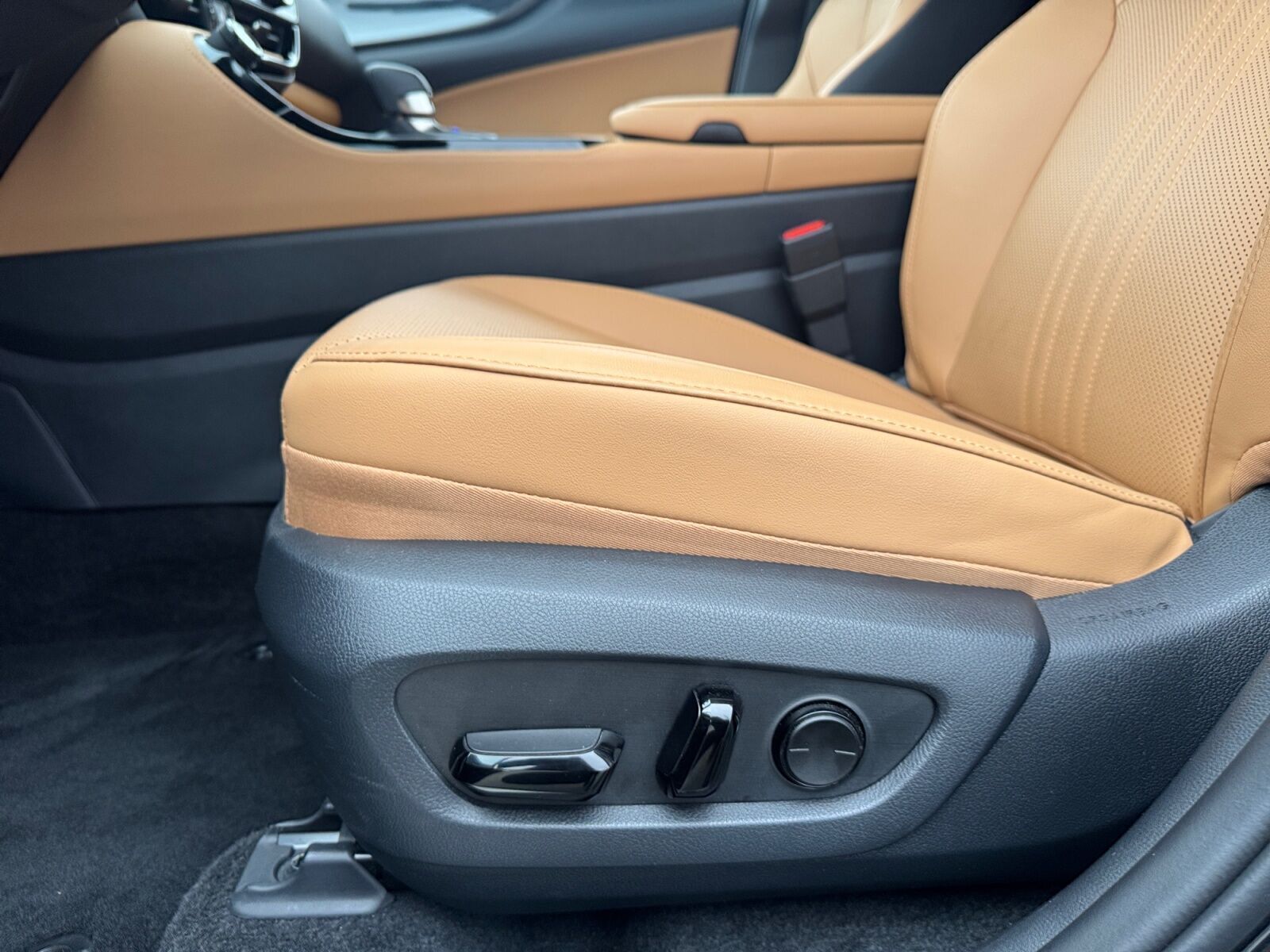 Sort Lexus NX fra 2024