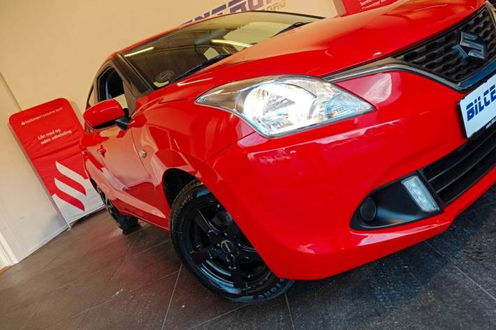 Rød Suzuki Baleno fra 2016