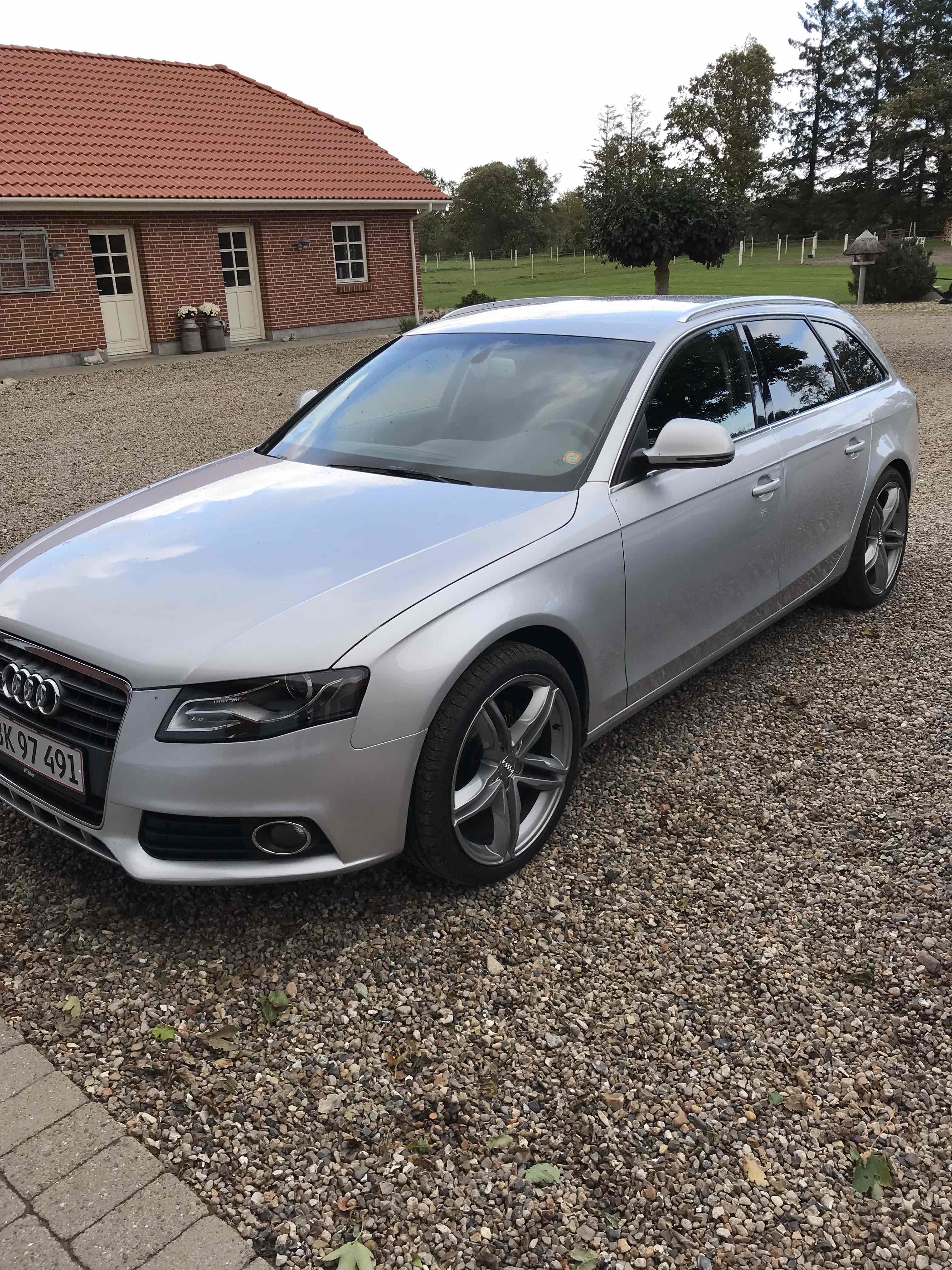 Grå Audi A4 fra 2008