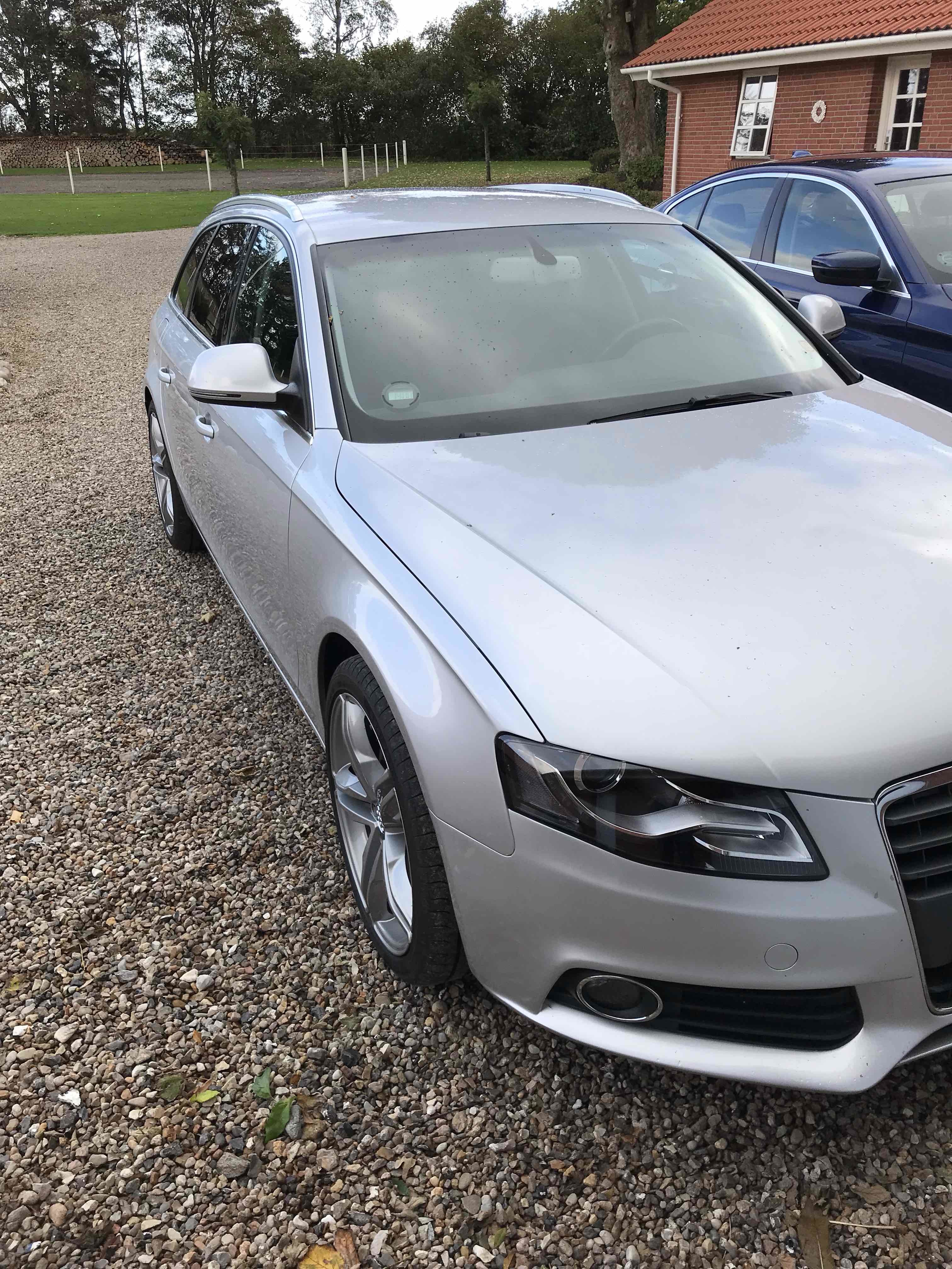 Grå Audi A4 fra 2008