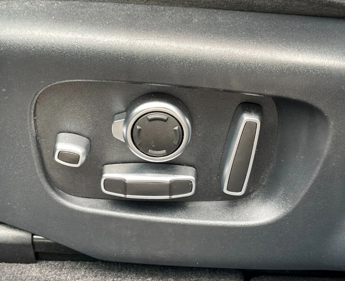 Blå Land Rover Range Rover Velar fra 2019