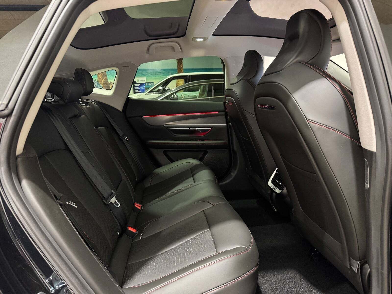 Sort Xpeng P7 fra 2024