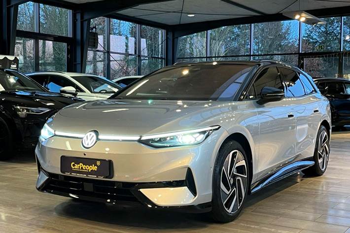 Sølv VW ID.7 fra 2026 set udefra