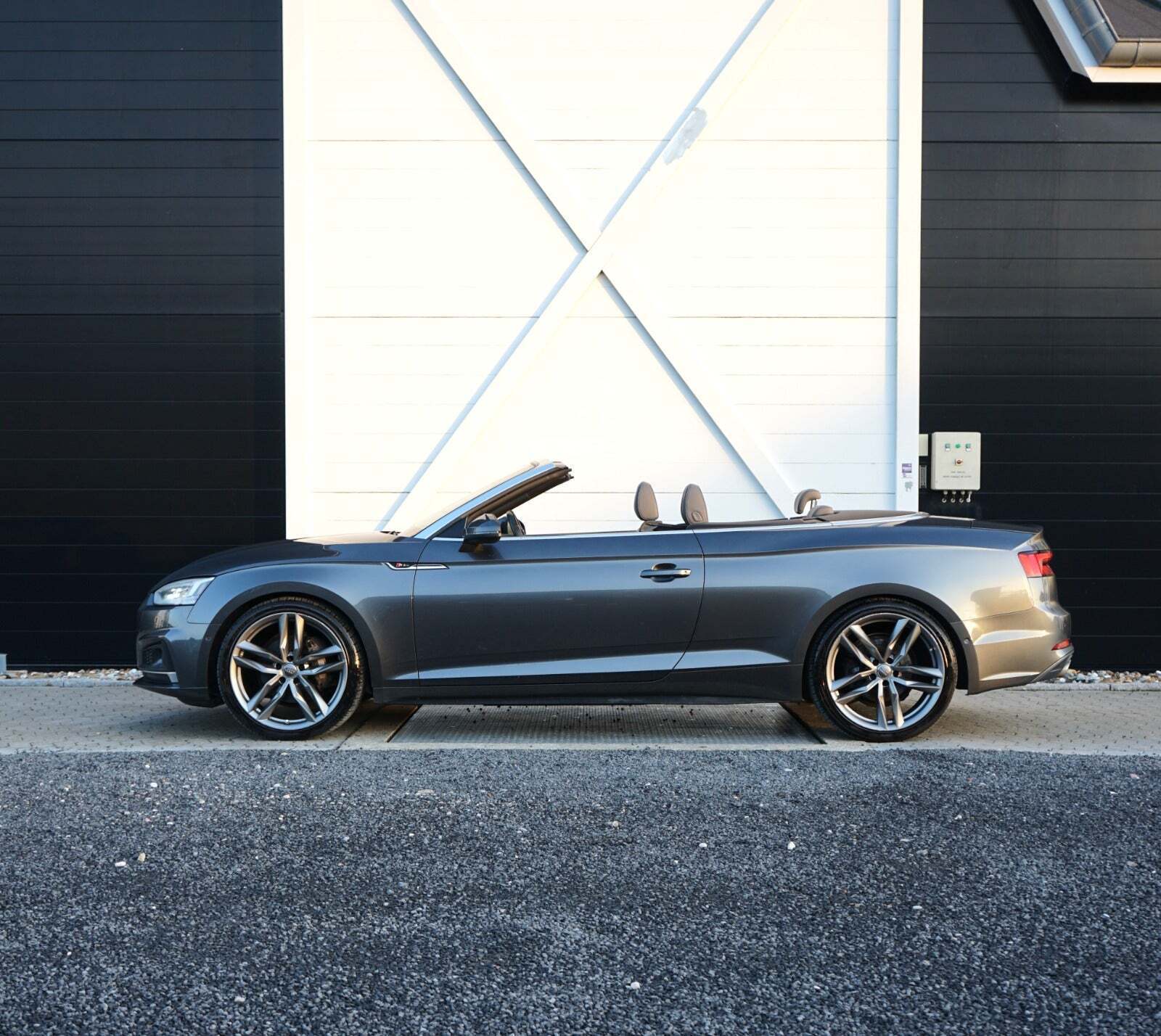 Grå Audi A5 fra 2017