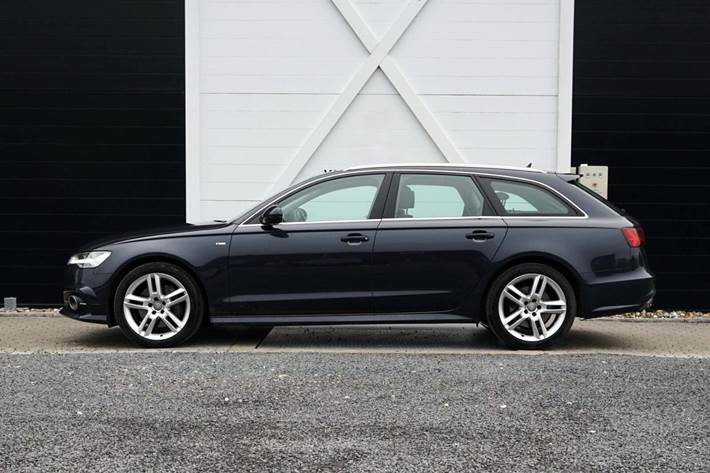 Blå Audi A6 fra 2016
