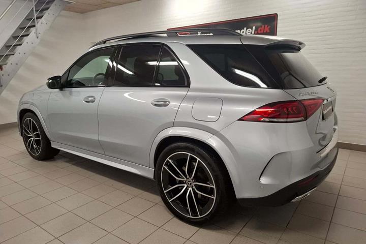 Sølv Mercedes GLE350 de fra 2022