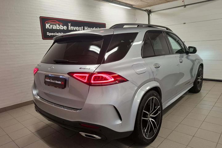 Sølv Mercedes GLE350 de fra 2022