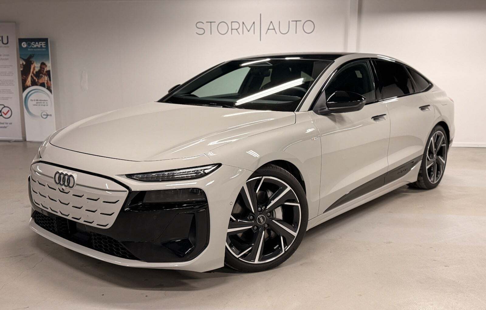 Grå Audi A6 e-tron fra 2025