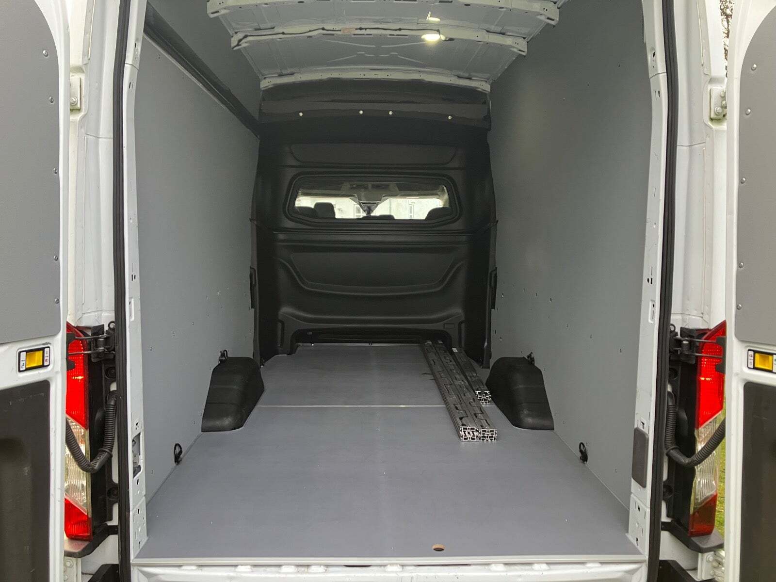 Ford Transit 350 L4 Van 2,0 TDCi 130 Mandskabs-/Kassevogn 7prs