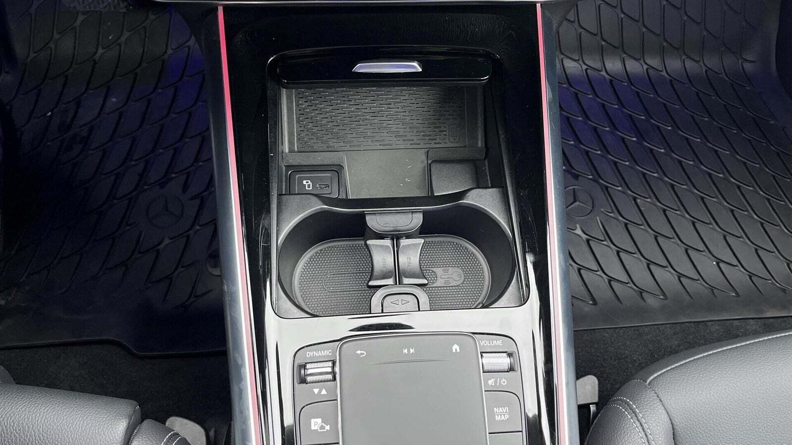 Blå Mercedes EQA250 fra 2022