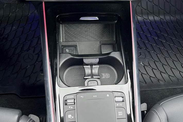 Blå Mercedes EQA250 fra 2022