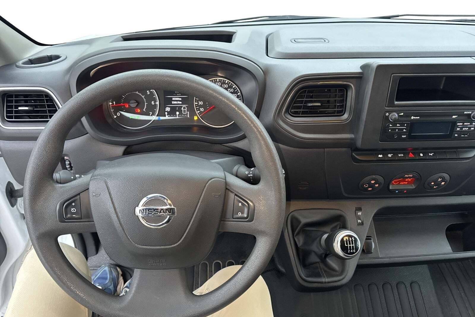 Hvid Nissan NV400 fra 2021