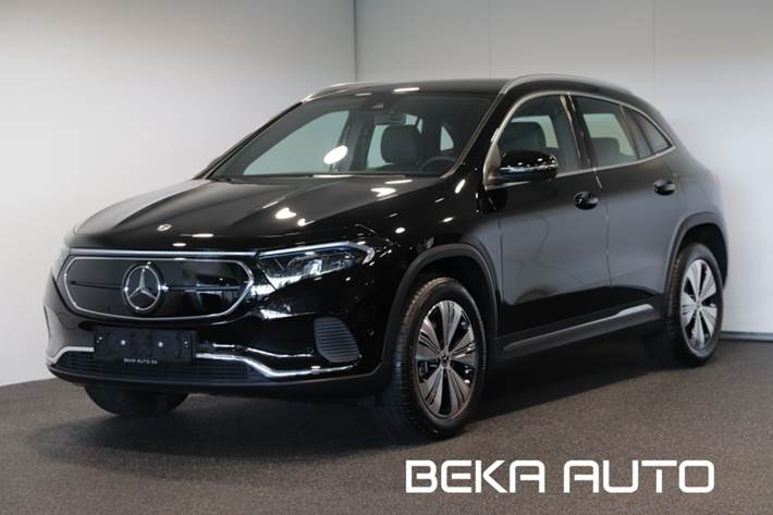 Sort Mercedes EQA250 fra 2023 set udefra