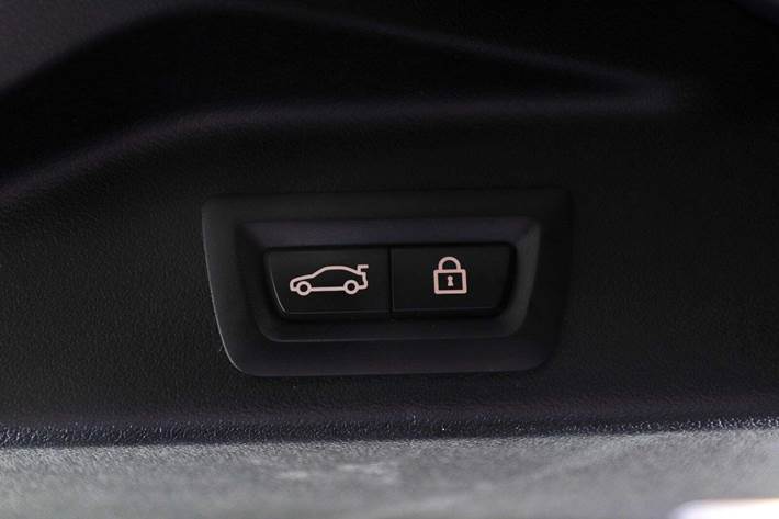 Grå BMW X5 fra 2021