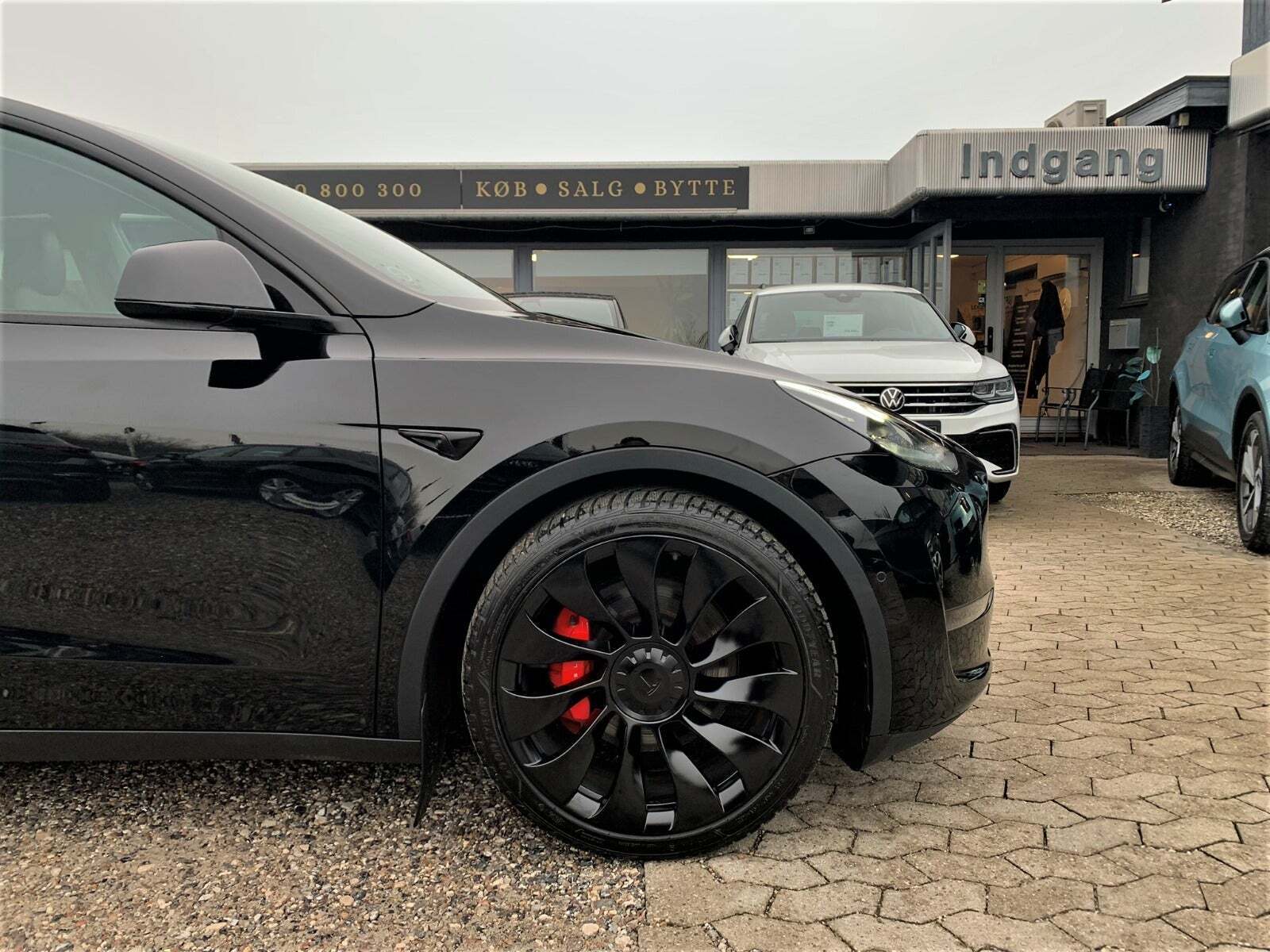 Sort Tesla Model Y fra 2022