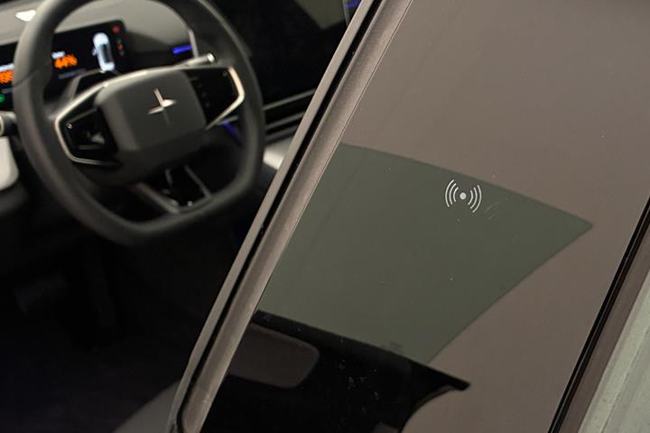 Hvid Polestar 4 fra 2025