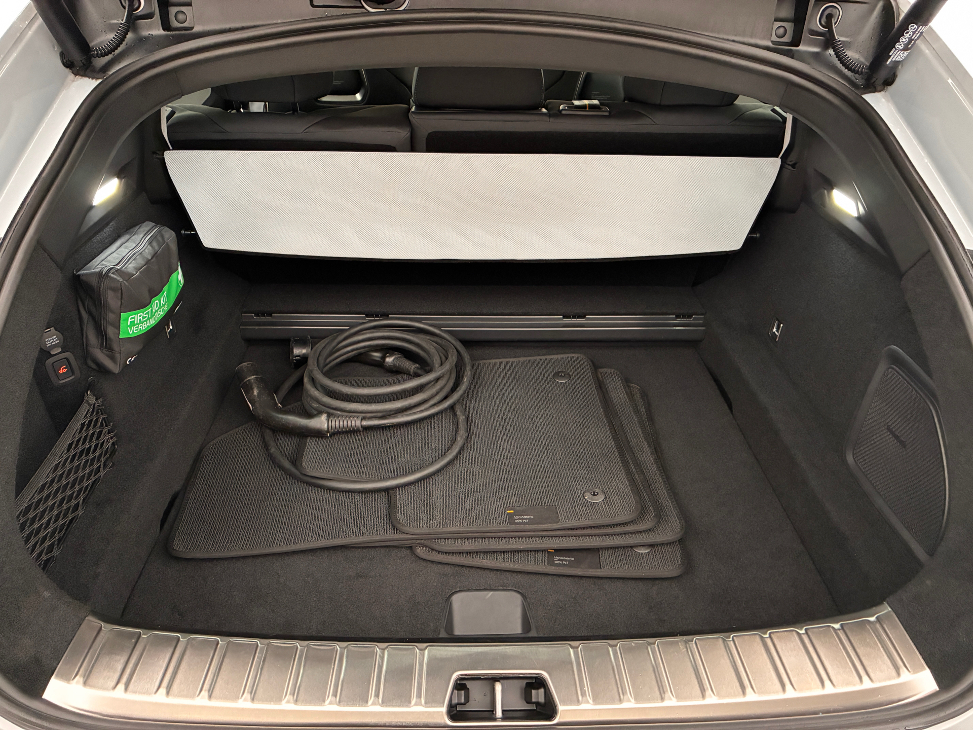 Hvid Polestar 4 fra 2025