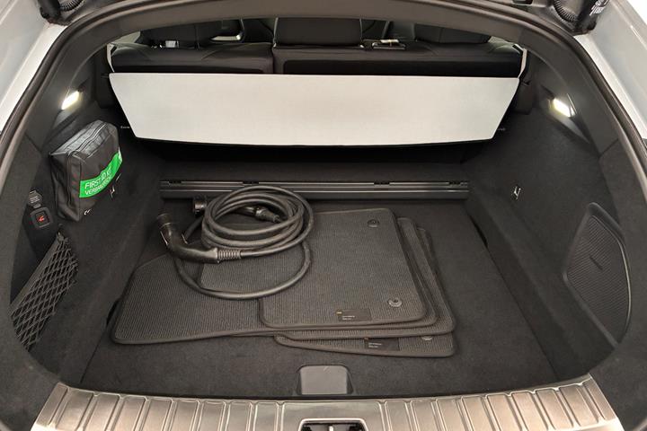 Hvid Polestar 4 fra 2025