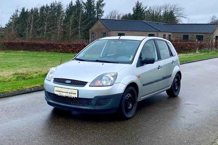 Sølv Ford Fiesta fra 2007
