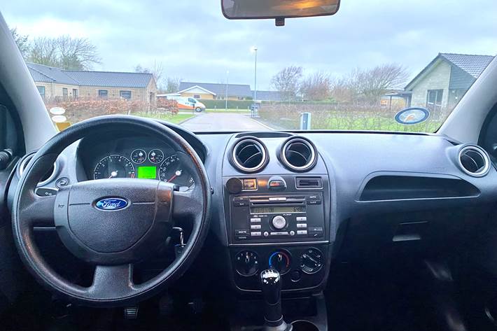 Sølv Ford Fiesta fra 2007