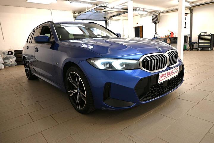 Blå BMW 320e fra 2023