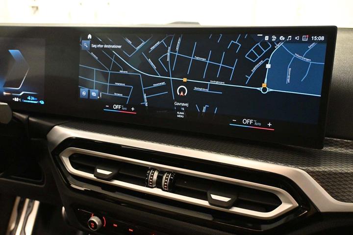 Blå BMW 320e fra 2023