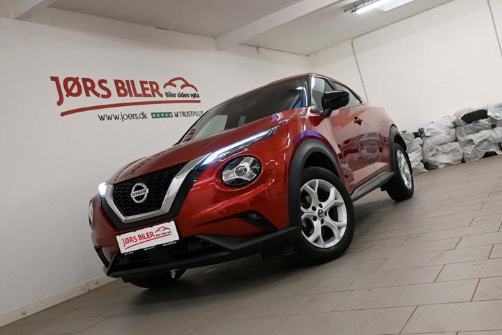Rød Nissan Juke fra 2020 set udefra