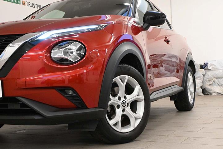 Rød Nissan Juke fra 2020 set udefra