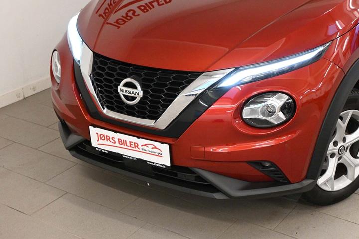 Rød Nissan Juke fra 2020 set udefra