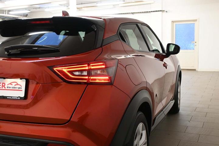 Rød Nissan Juke fra 2020 set udefra