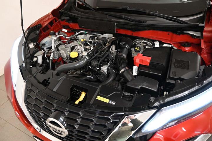 Rød Nissan Juke fra 2020 set udefra
