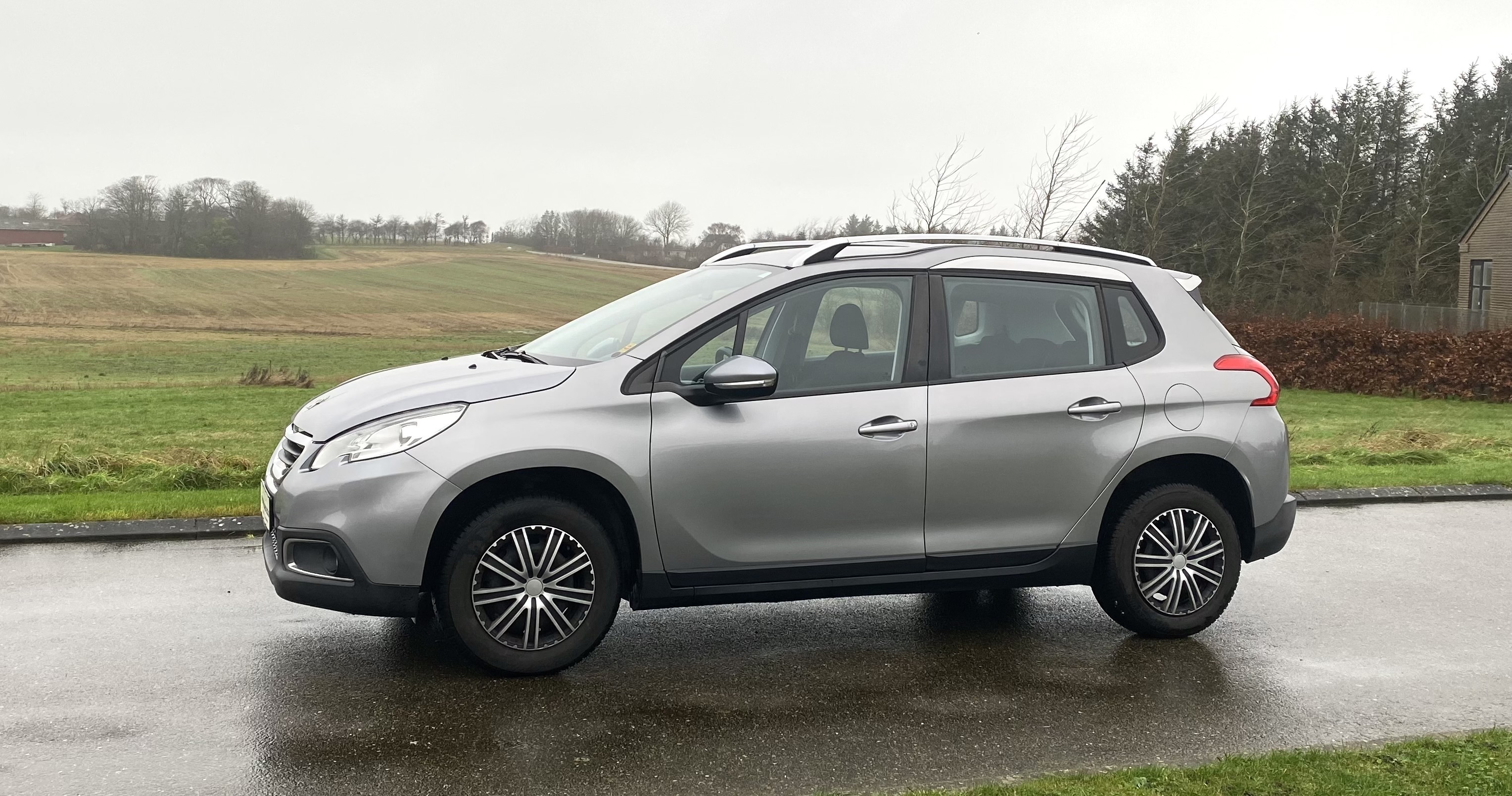 Grå Peugeot 2008 fra 2013