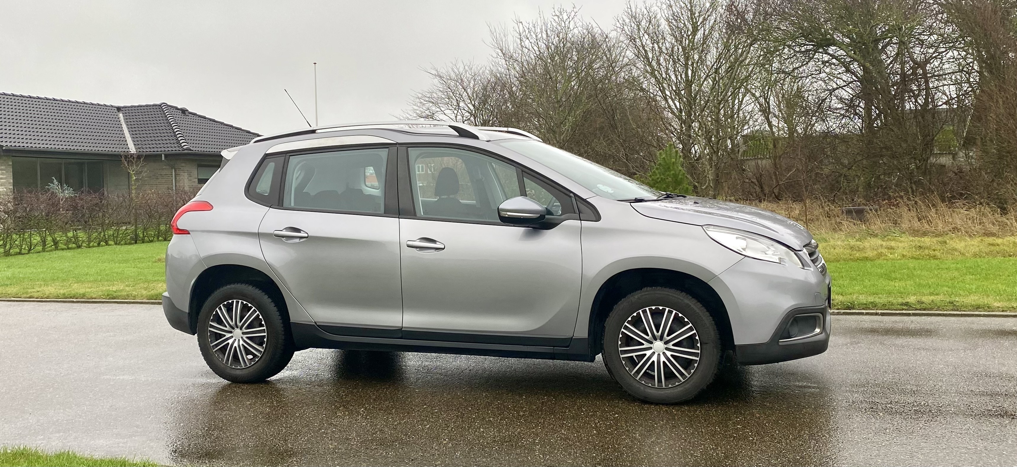 Grå Peugeot 2008 fra 2013