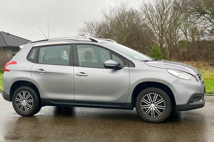 Grå Peugeot 2008 fra 2013