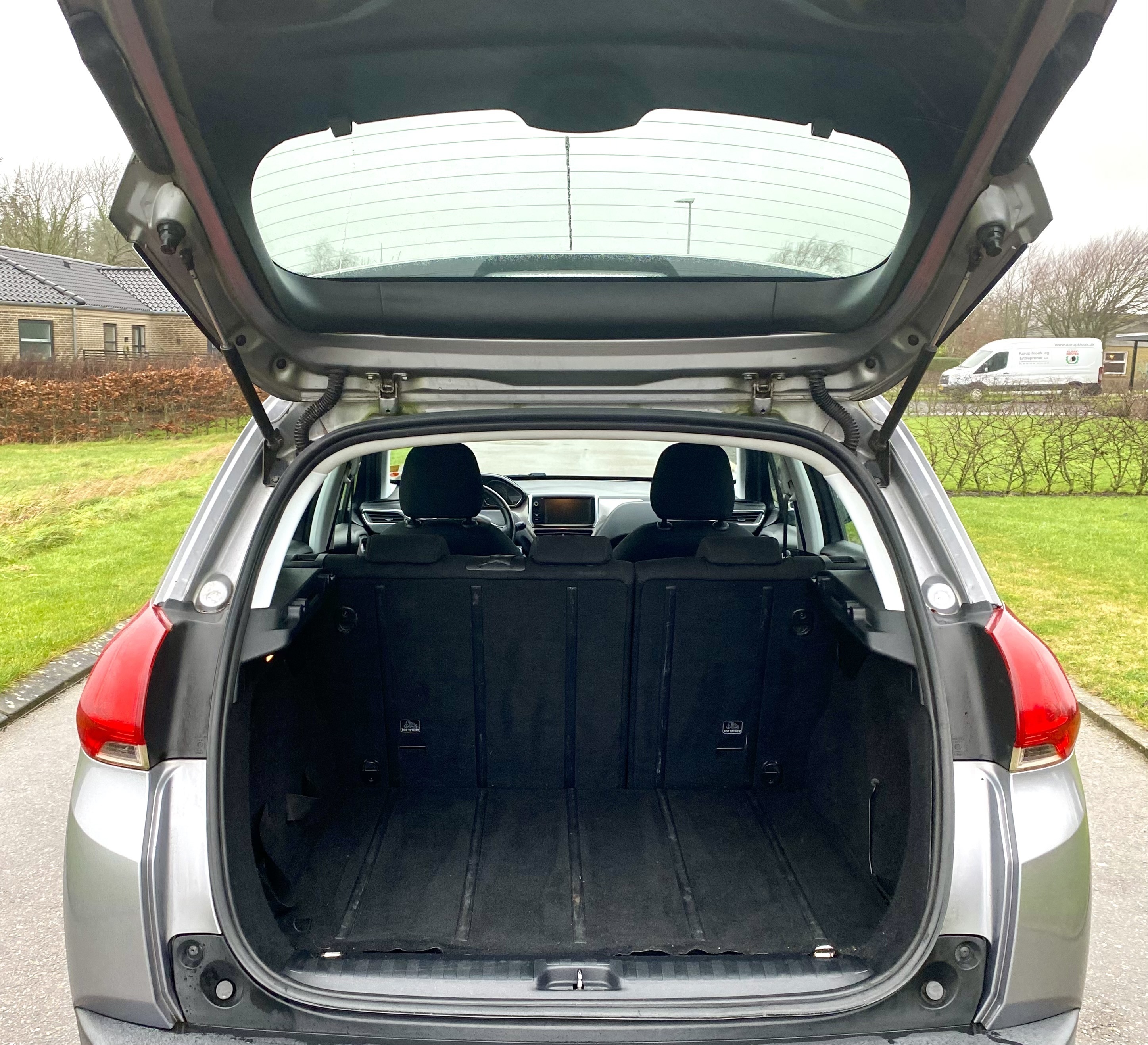 Grå Peugeot 2008 fra 2013