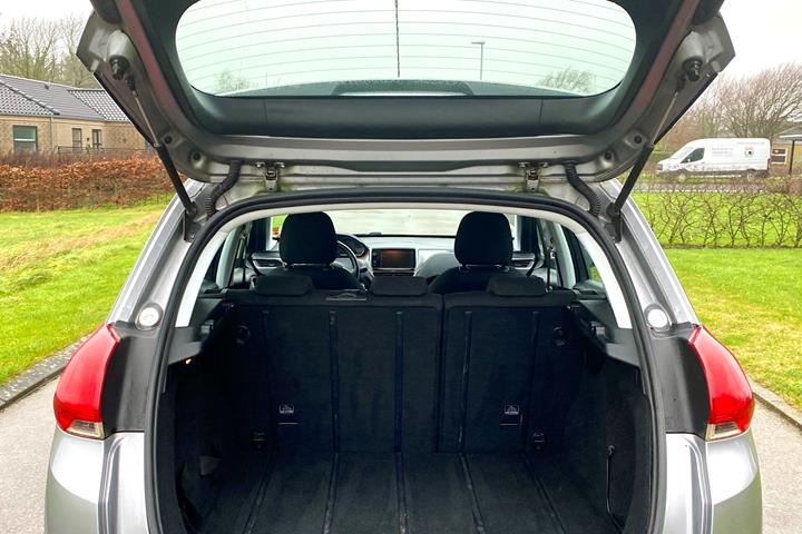 Grå Peugeot 2008 fra 2013