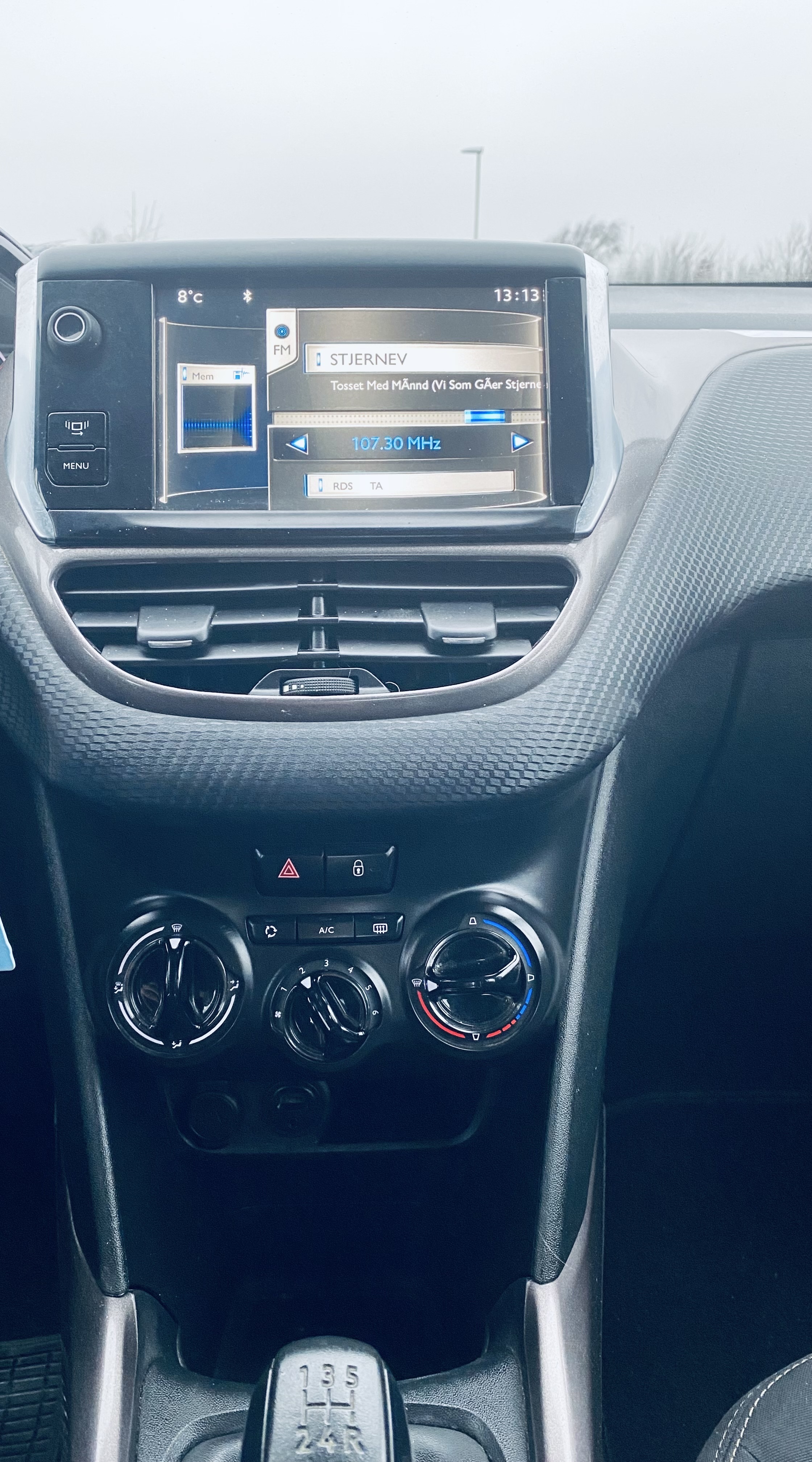 Grå Peugeot 2008 fra 2013