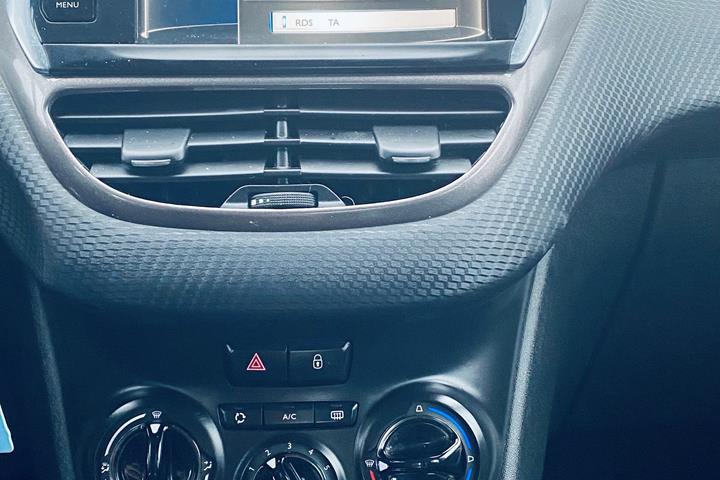 Grå Peugeot 2008 fra 2013
