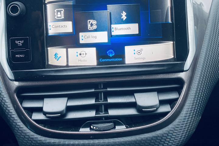 Grå Peugeot 2008 fra 2013