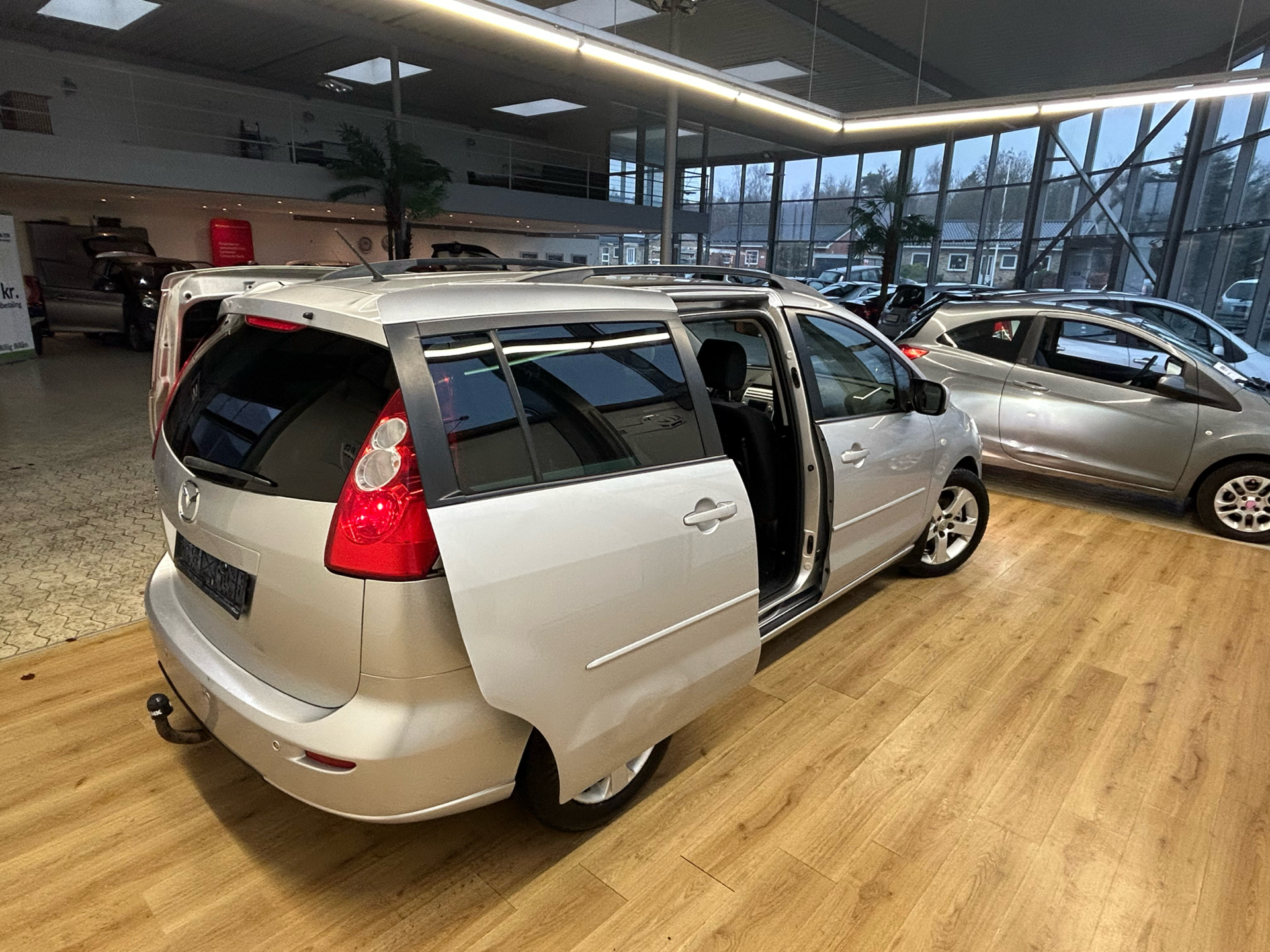 Mazda 5 2,0 Touring 145HK