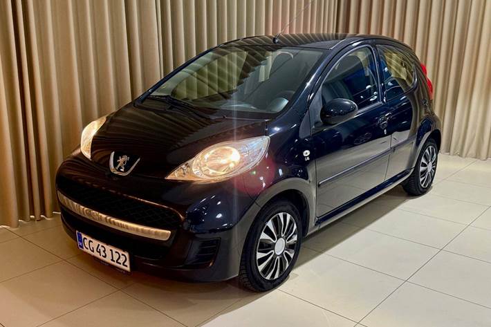 Sort Peugeot 107 fra 2010