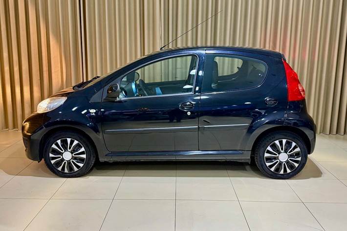Sort Peugeot 107 fra 2010