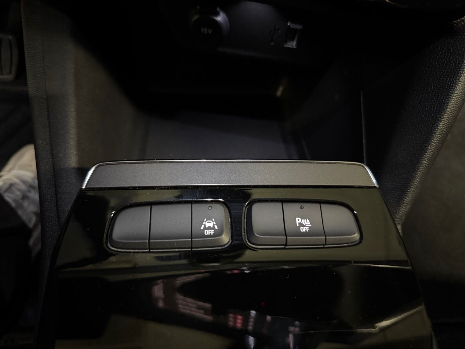 Grå Opel Mokka-e fra 2024