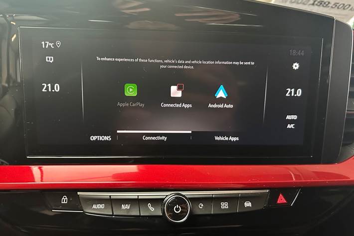 Grå Opel Mokka-e fra 2024