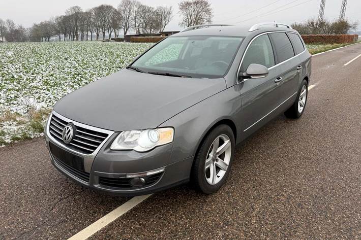 Grå VW Passat fra 2008 set udefra