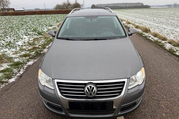 Grå VW Passat fra 2008